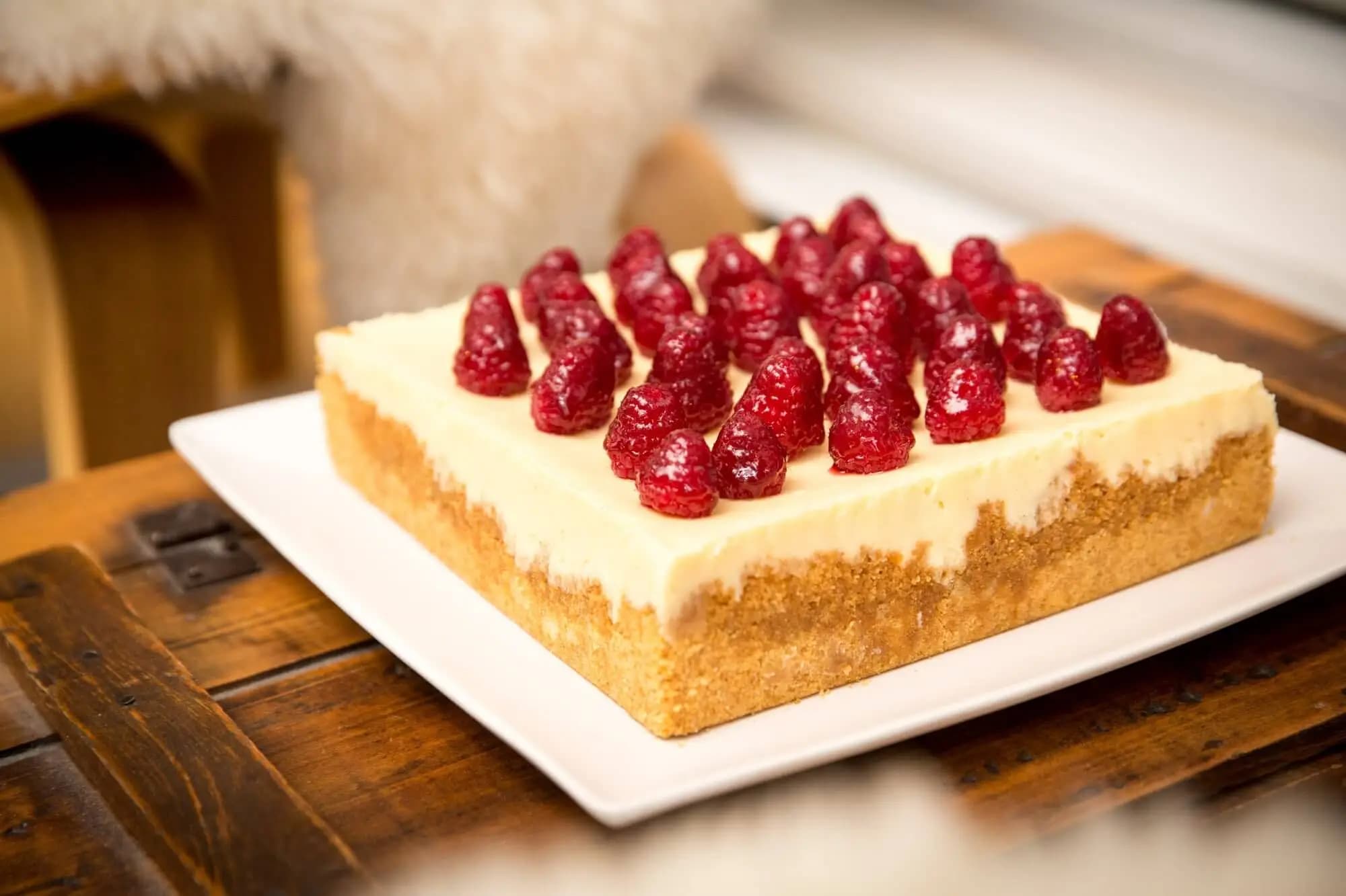 square cheesecake-white-chocolate-raspberry-square